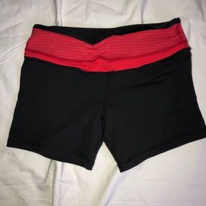 Lululemon reversible workout shorts Sz 6